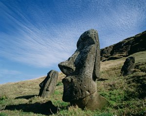 Monolitiska statyer vid Rano Raraku stenbrott, ca 1000-1600